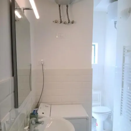 The Small Flat アパート *