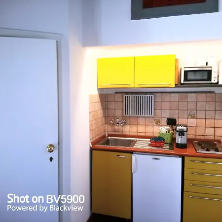 The Small Flat アパート