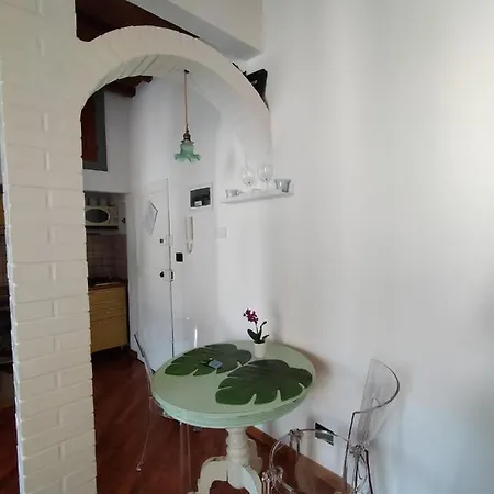 The Small Flat アパート *